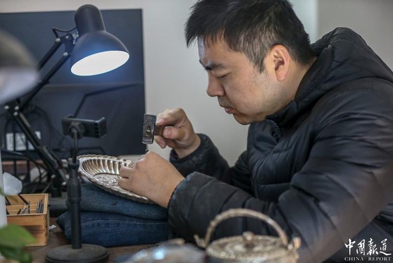 细数中国传统饰品之美：银丝定做的独特魅力